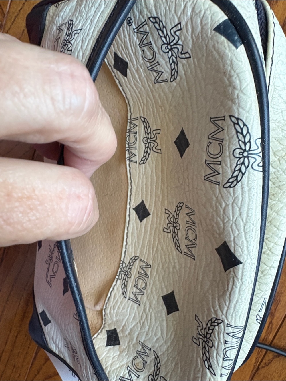 🔥RARE Vintage MCM Michael Cromer Era Golf Collection White Visetos Crossbody Bag - Picture 5 of 16